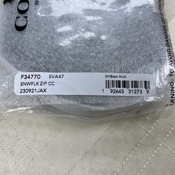 Coach Snowflake Coin Case - Picture 2 of 6